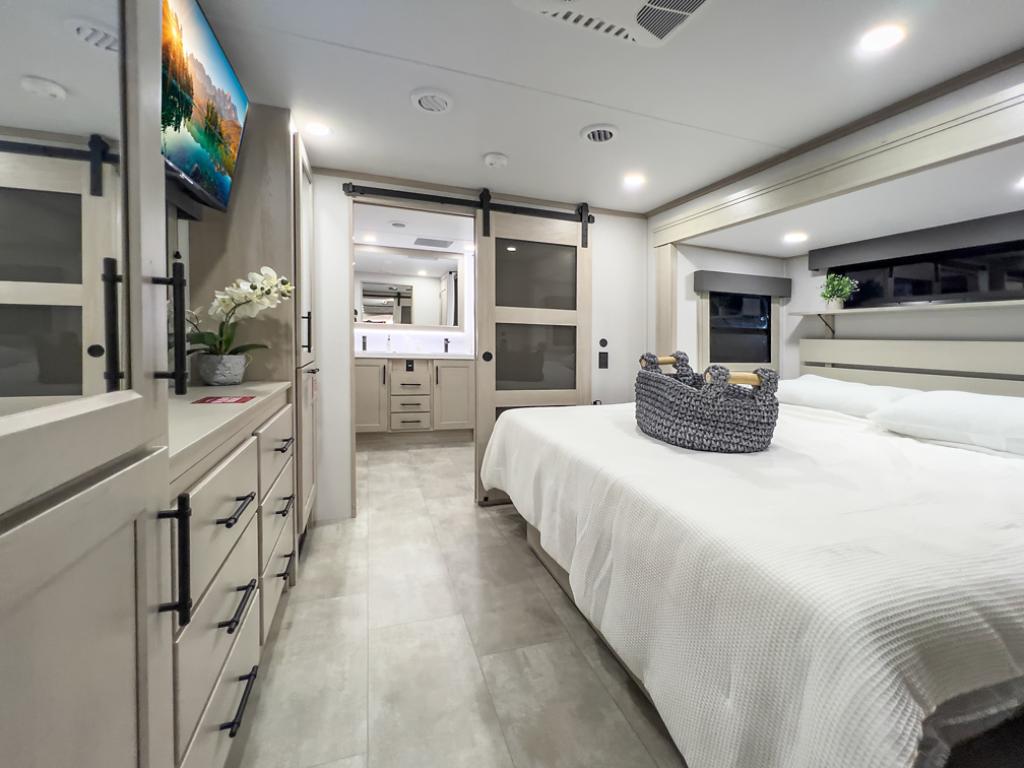 Solitude 380FLS Bedroom