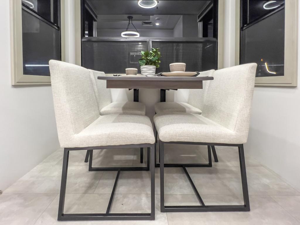 Solitude 380FLS Dinette