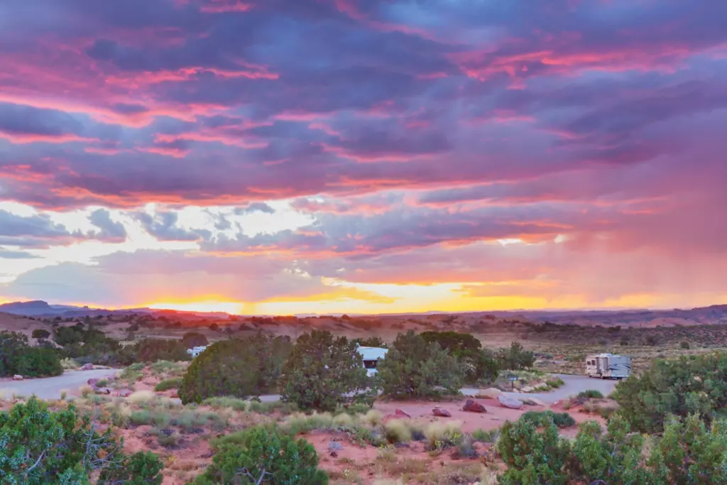 Sunset over Sand Flats Campground in Wohnmobil.