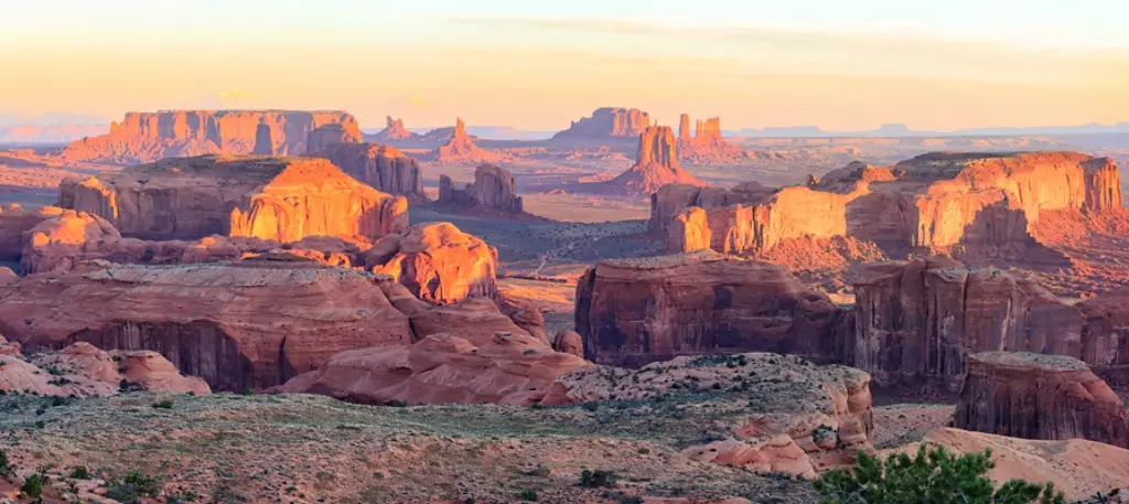 Sunsetting over the Grand Canyon.