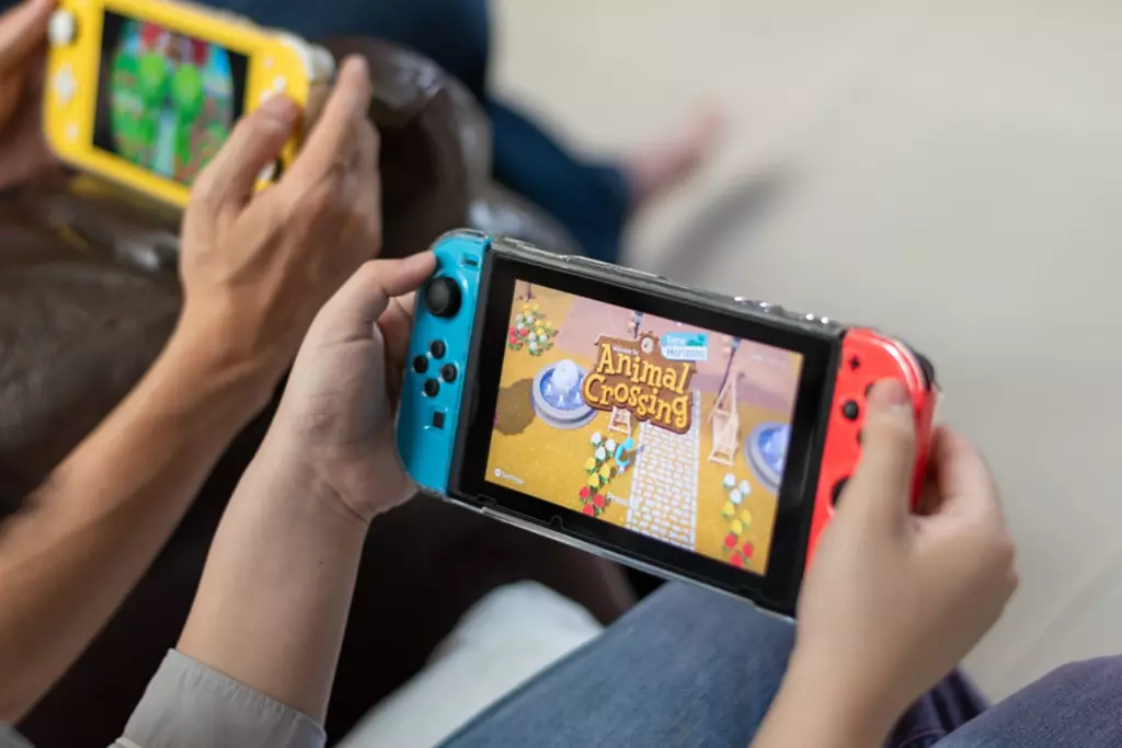Children playing on a Nintendo Switch.
